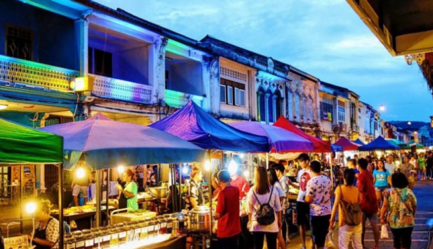 Esplora il mercato notturno di Chiang Rai in Thailandia